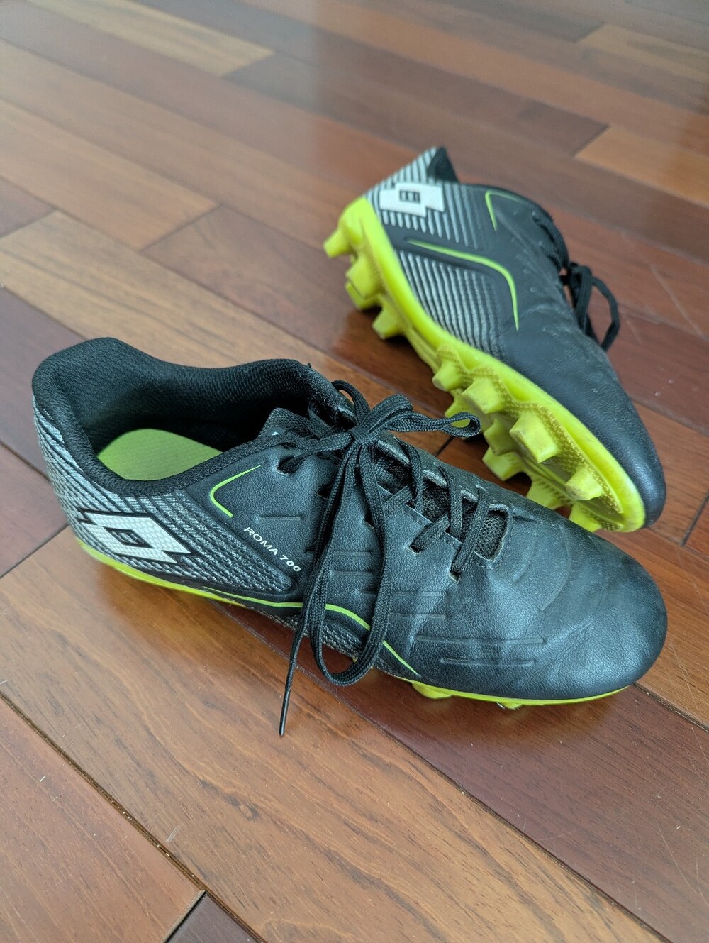 Kids Umbro Soccer Cleats - 4y